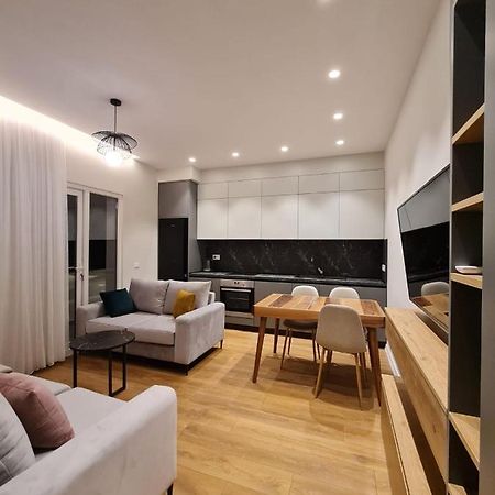 Adore - Modern Apartment Tirana Esterno foto