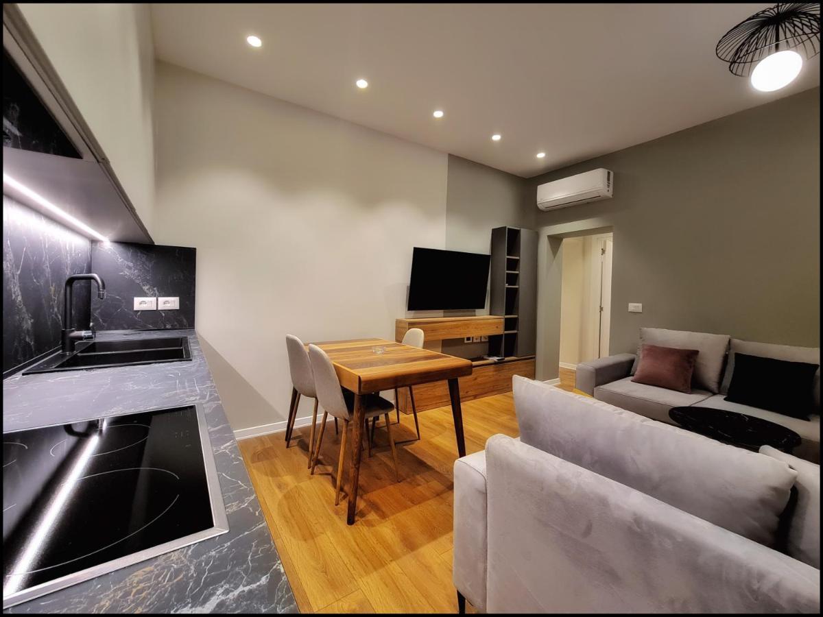 Adore - Modern Apartment Tirana Esterno foto