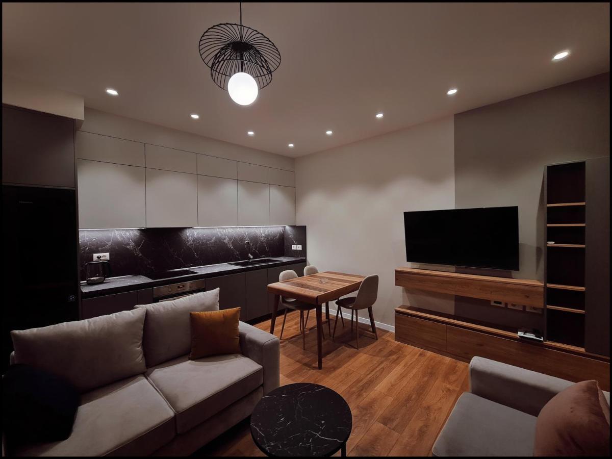 Adore - Modern Apartment Tirana Esterno foto