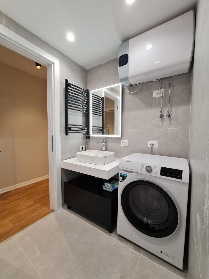 Adore - Modern Apartment Tirana Esterno foto