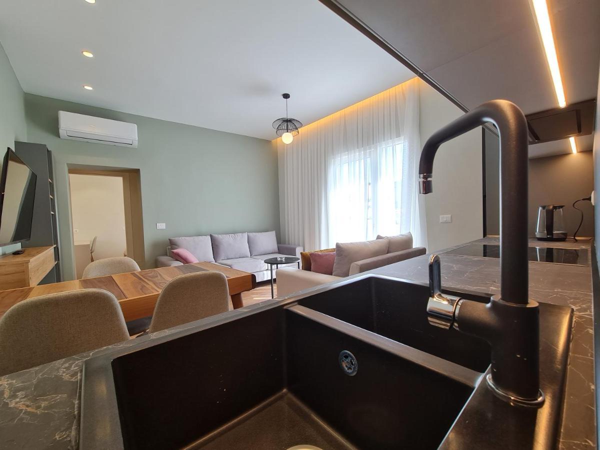 Adore - Modern Apartment Tirana Esterno foto