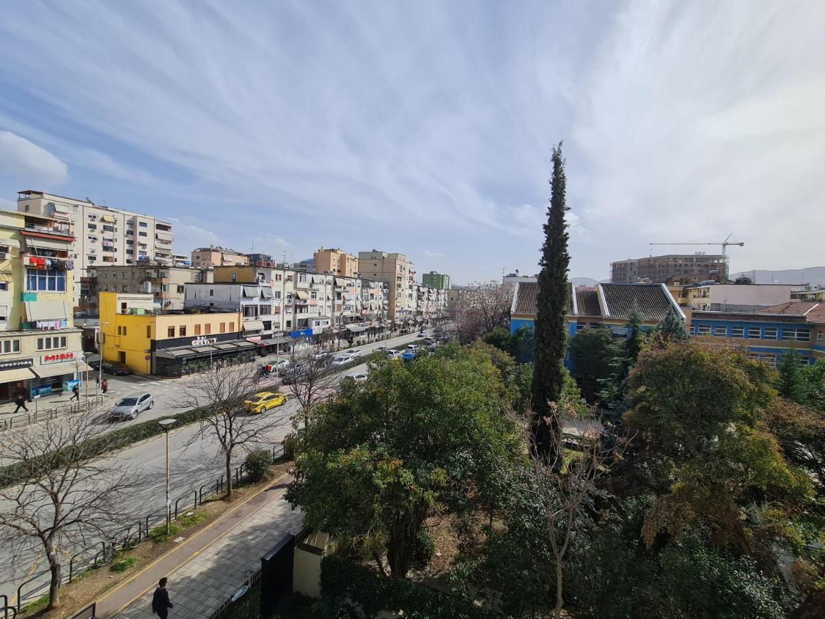 Adore - Modern Apartment Tirana Esterno foto