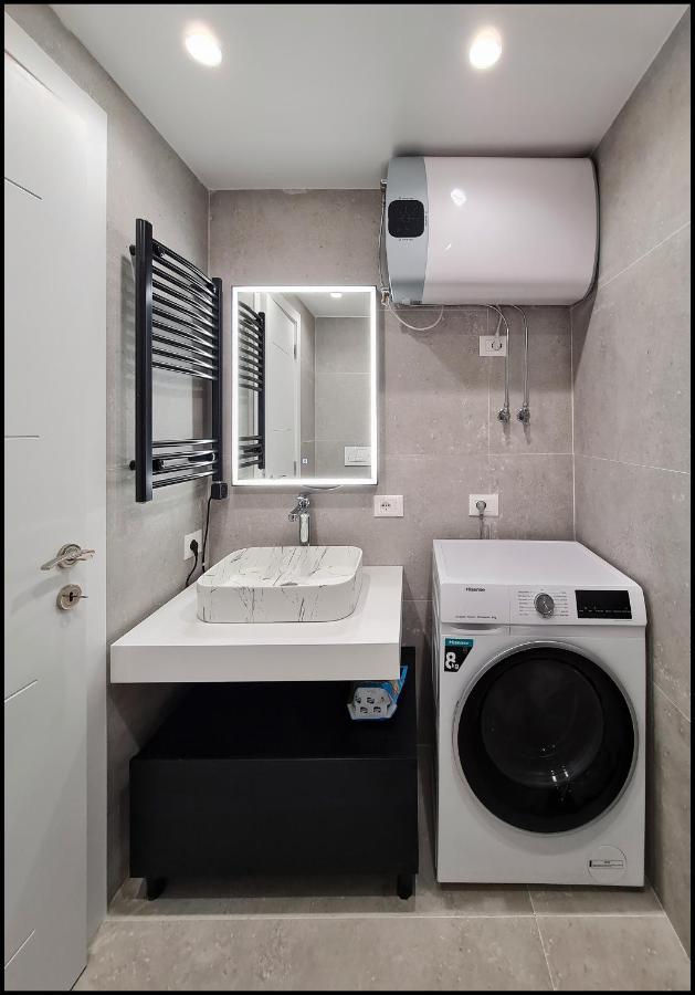 Adore - Modern Apartment Tirana Esterno foto