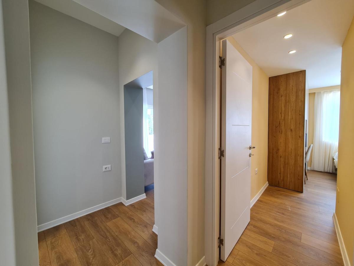 Adore - Modern Apartment Tirana Esterno foto
