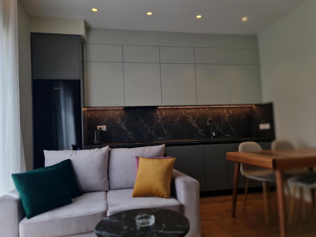 Adore - Modern Apartment Tirana Esterno foto