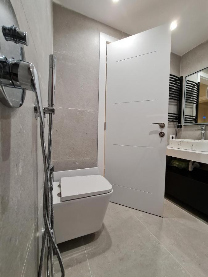 Adore - Modern Apartment Tirana Esterno foto