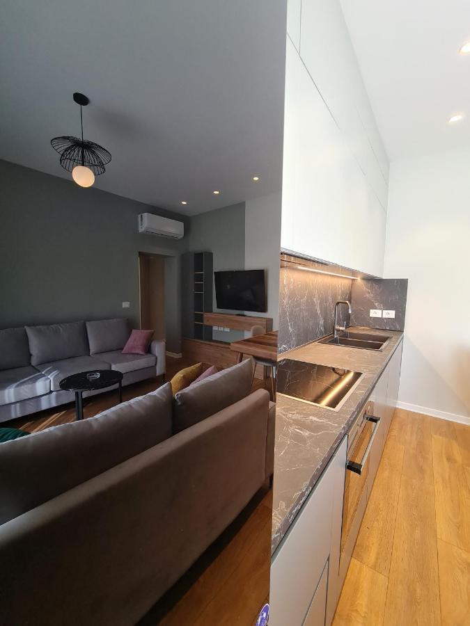 Adore - Modern Apartment Tirana Esterno foto