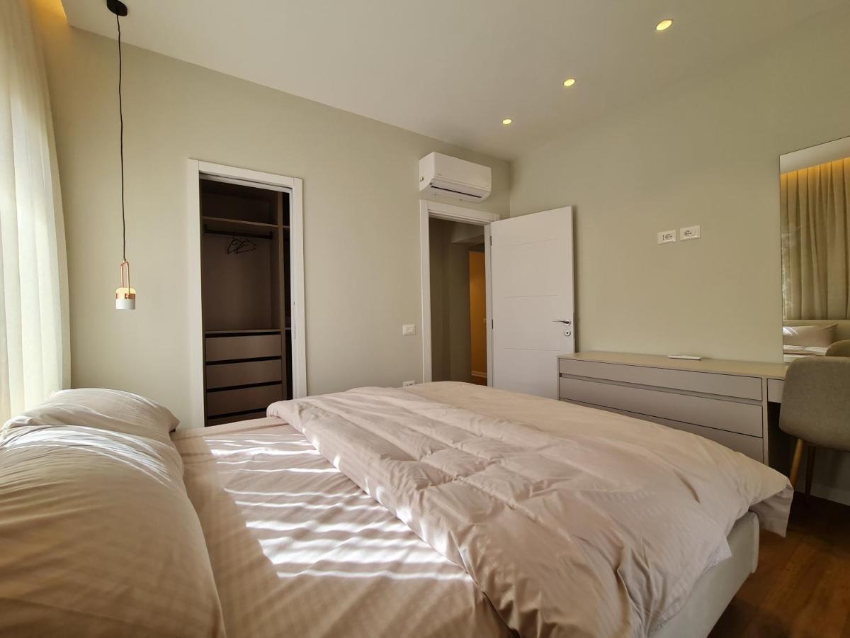 Adore - Modern Apartment Tirana Esterno foto