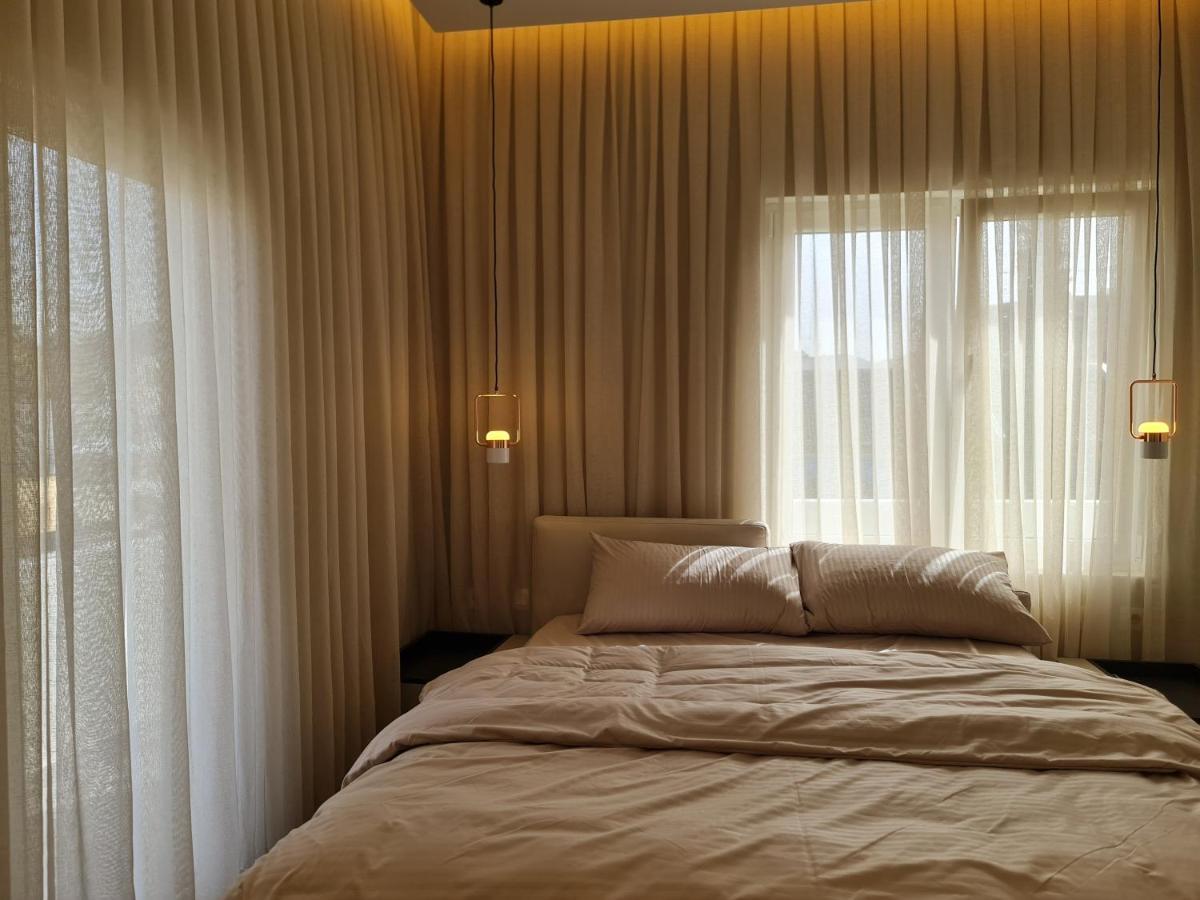 Adore - Modern Apartment Tirana Esterno foto