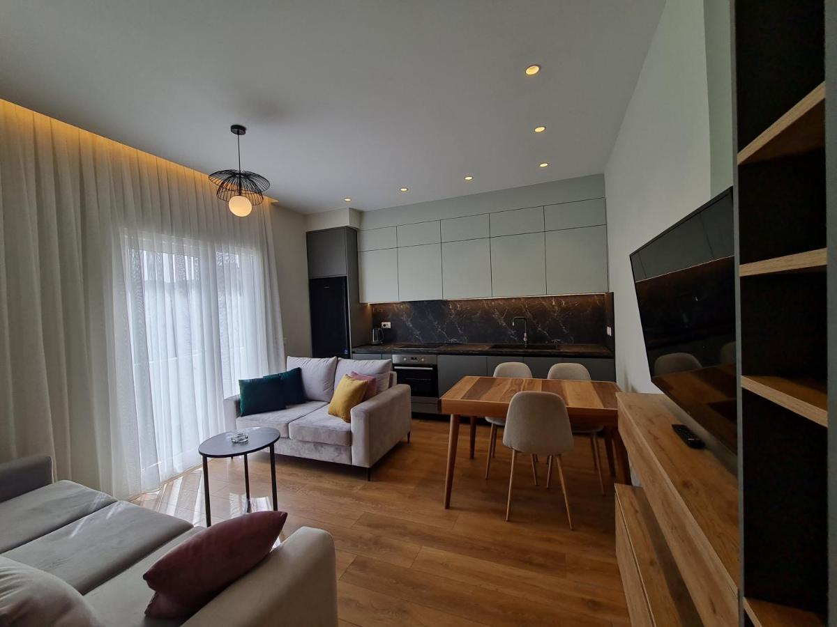 Adore - Modern Apartment Tirana Esterno foto