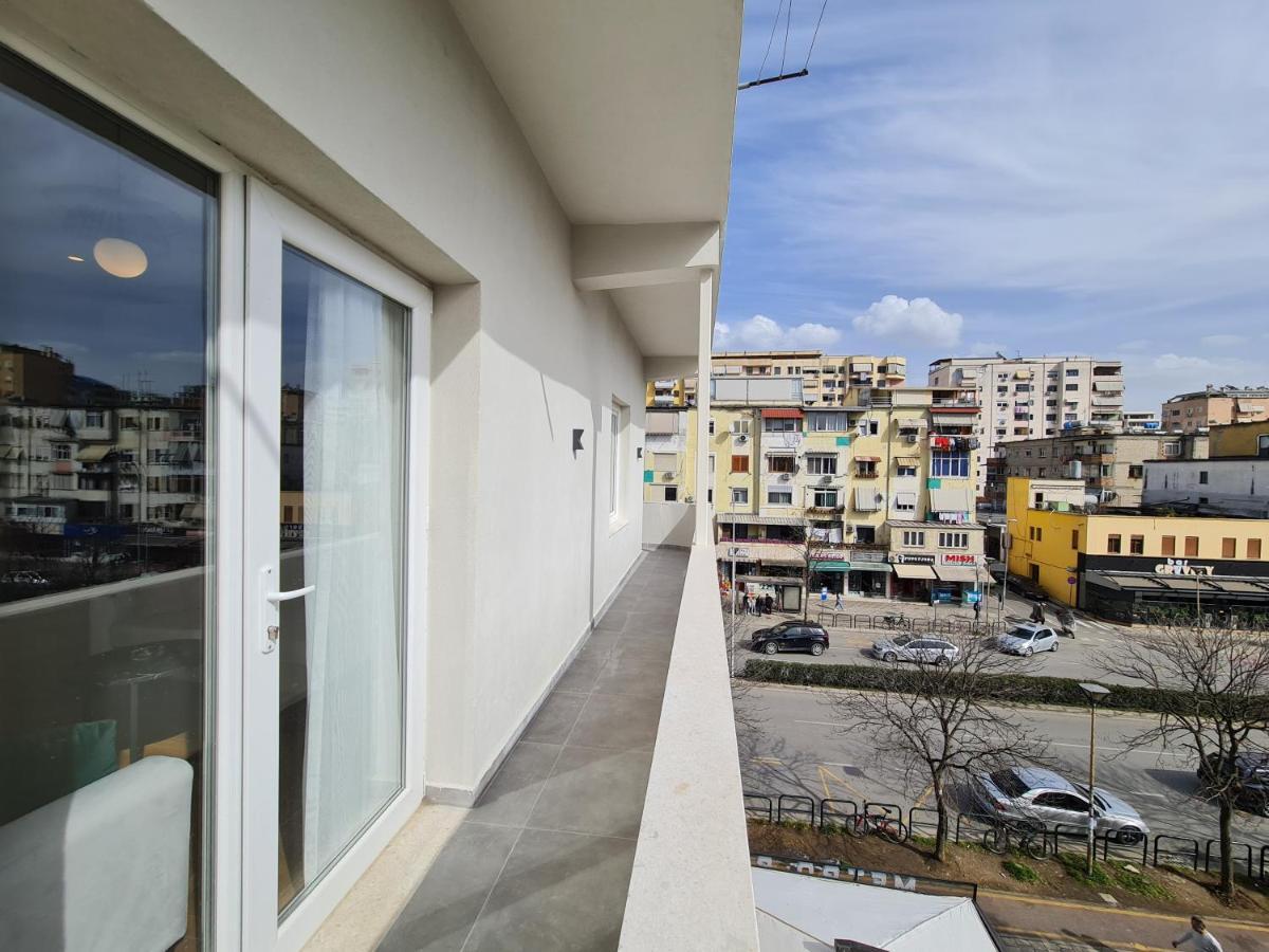 Adore - Modern Apartment Tirana Esterno foto