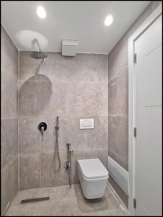 Adore - Modern Apartment Tirana Esterno foto
